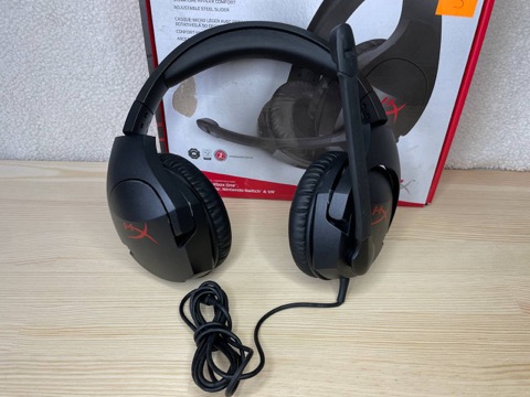 Навушники Hyperx cloud stinger Стан: Б/У 9 з 10, має дефект на амбішурах